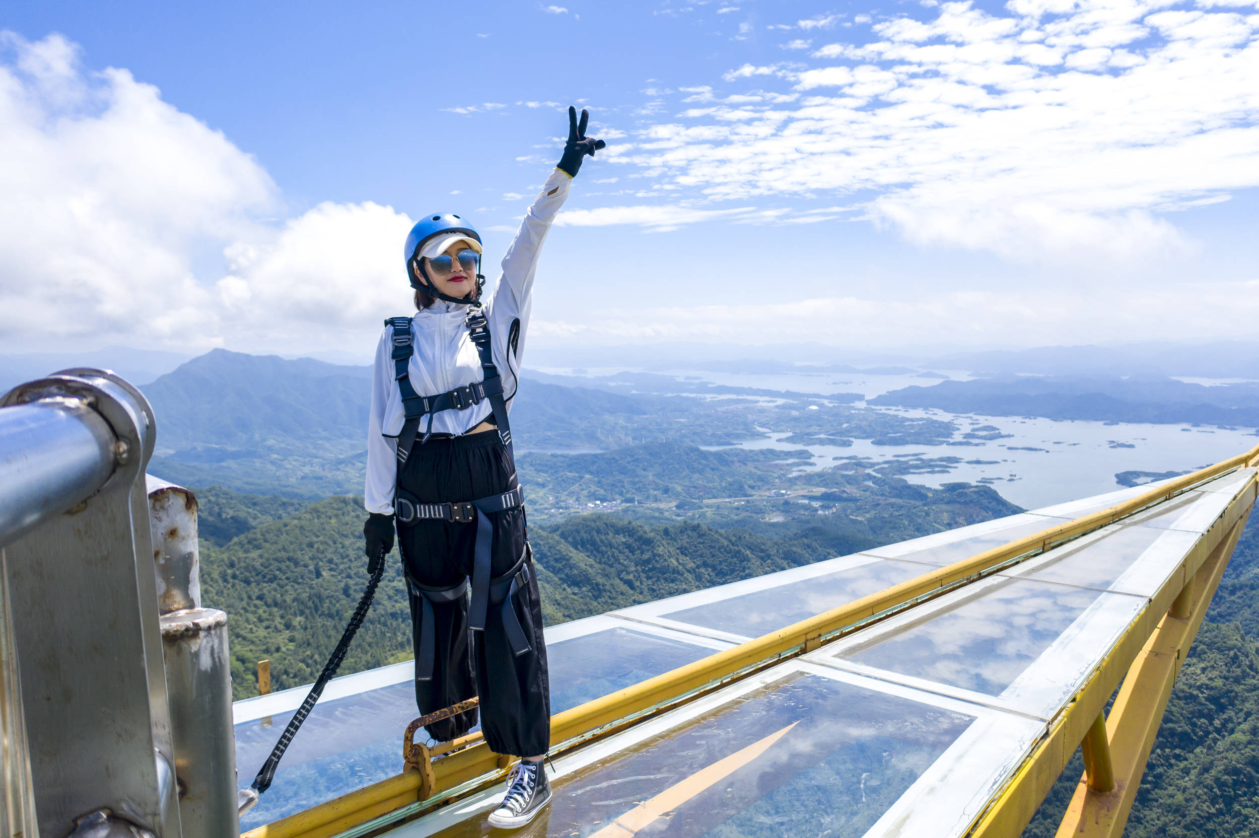 送神火山内部怎么走-送神火山探险：刺激与惊险并存，你敢来挑战吗？